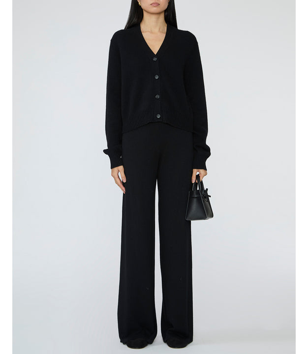 Travel in Style: Airport Looks That Feel Holiday-Ready